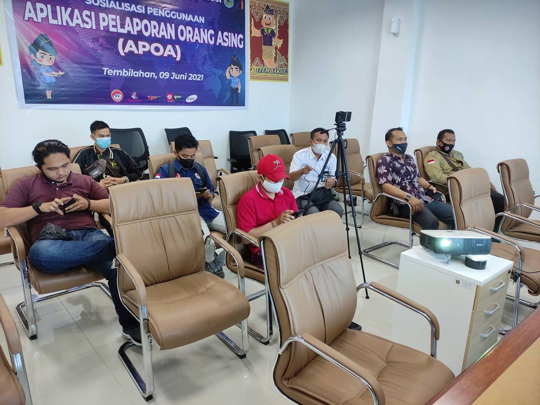 Kegiatan Sosialisasi Penggunaan Aplikasi Pelaporan Orang Asing (APOA) di Ruang Rapat Tembakul.