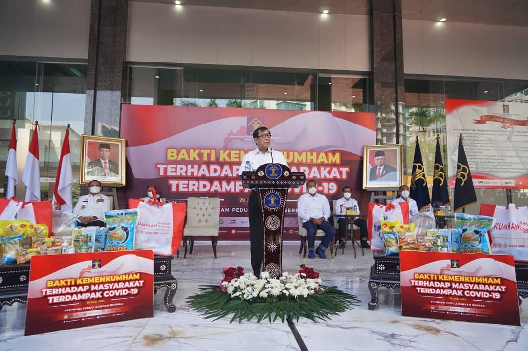 BAKTI KEMENKUMHAM TERHADAP MASYARAKAT TERDAMPAK COVID-19